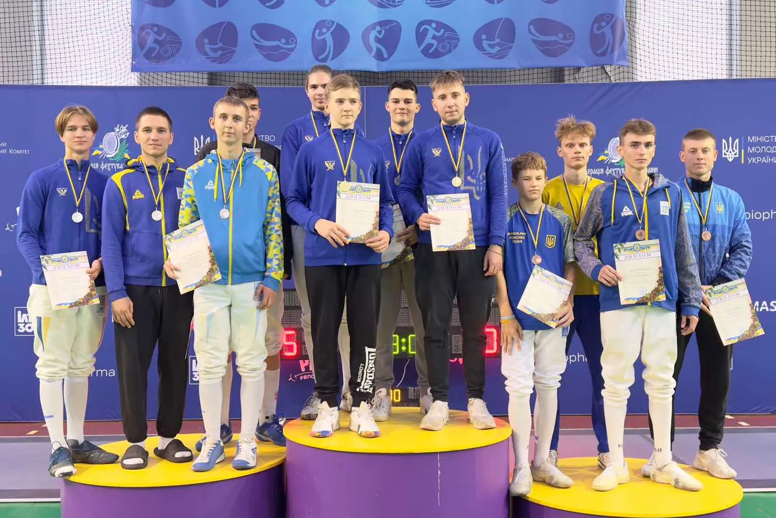 ЮЧУ 2024 Київ: Шаблісти та шаблістки розіграли командні нагороди, золото – в столиці та Черкас